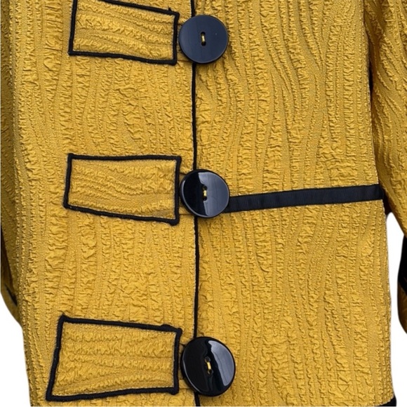 NWOT Ali Miles Textured Arty Top Gold Black
Size Petite XL - Picture 2 of 8